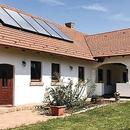 Nyaraló Four-bedroom Holiday In